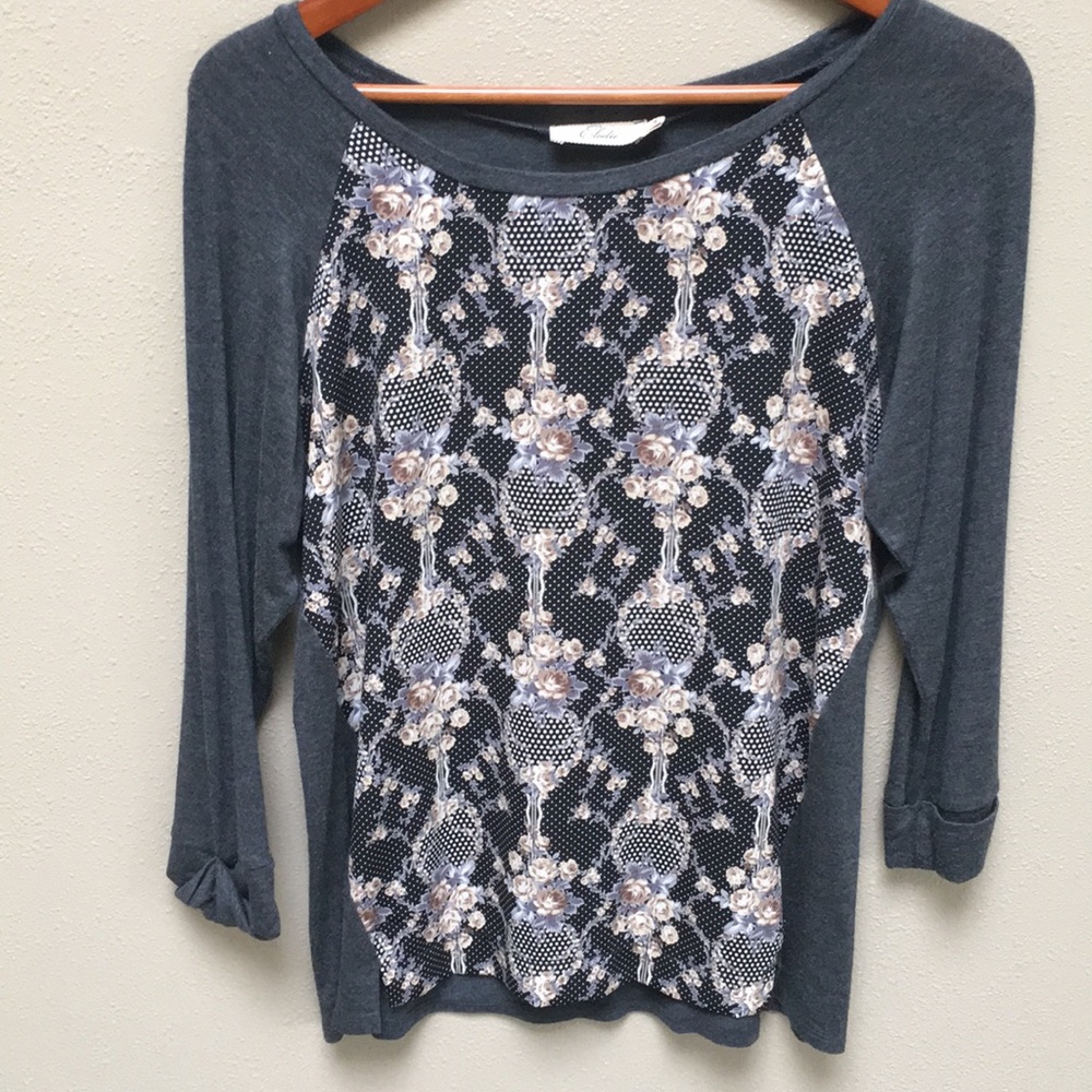 Gray shirt with design